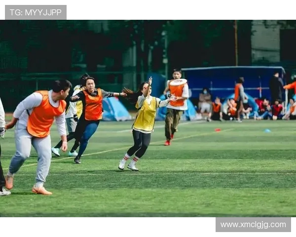 深圳飞盘队团队协作探秘:如何在飞盘运动中实现默契与协同 深圳飞盘队团队协作探秘:如何在飞盘运动中实现默契与协同