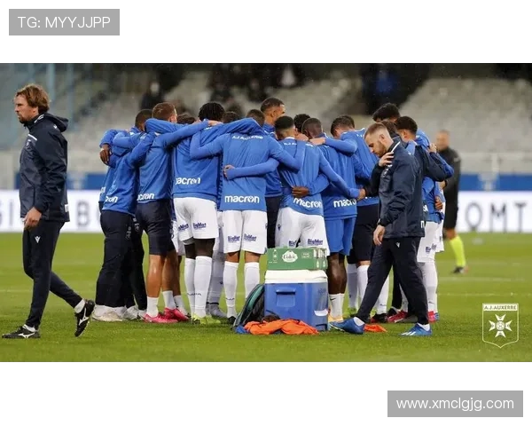 法乙激战欧塞尔主场迎战巴黎球队争夺关键积分之战