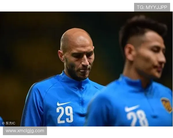 申鑫与苏宁之战主裁判表现引发热议球迷对裁判判罚的不同看法